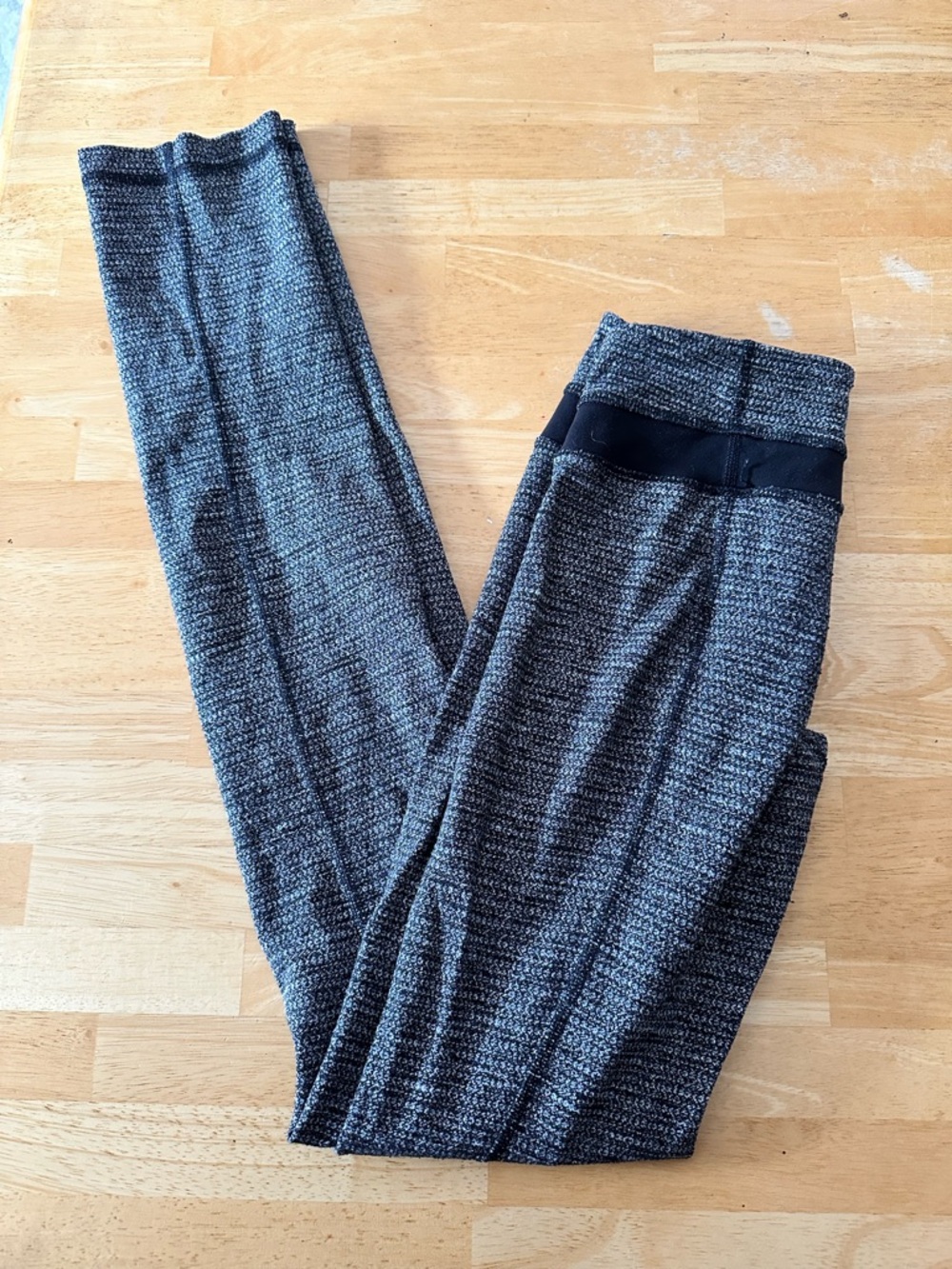 Lululemon leggings size 4